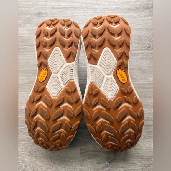 Hoka Transport Women’s — Size 7 - Picture 8 of 9